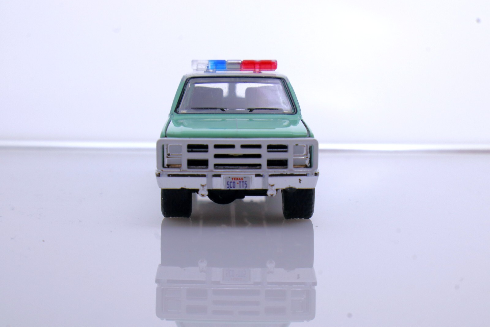 1990 Chevy Suburban K20 Square Body 1/64 Scale Diecast Model CBP Border Patrol
