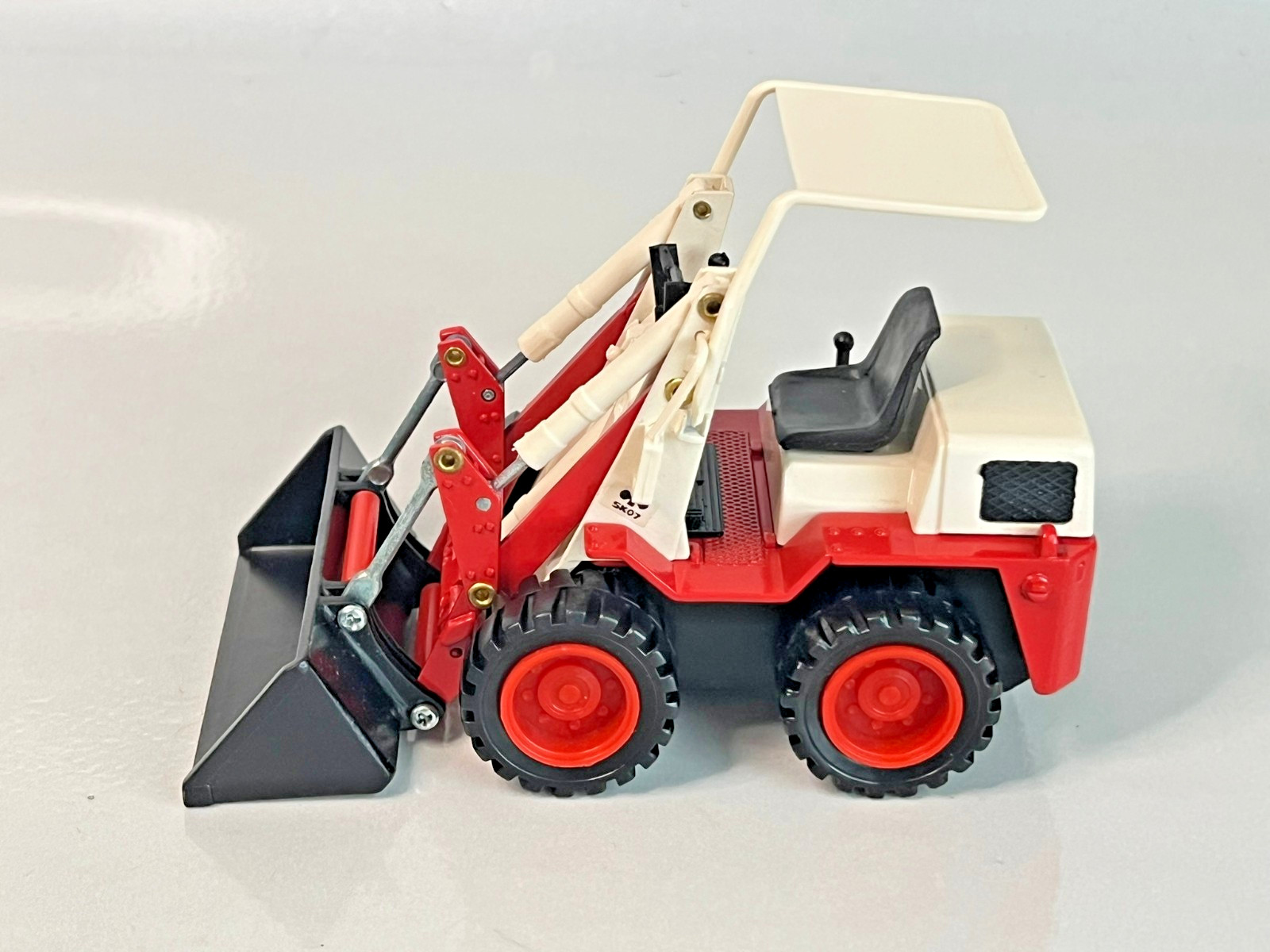 Diapet 1:25 Scale No. K-38 Komatsu Mini Loader SKO7