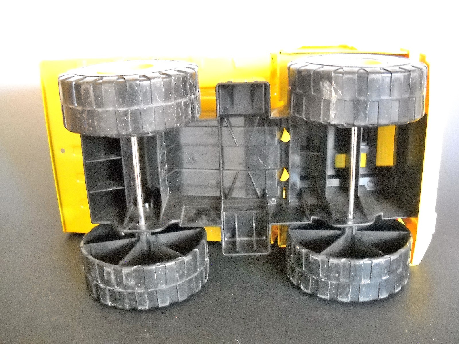 FUN RISE Hard Hat Contractors Big Toy Dump Truck Metal and Plastic 8″ x 15″