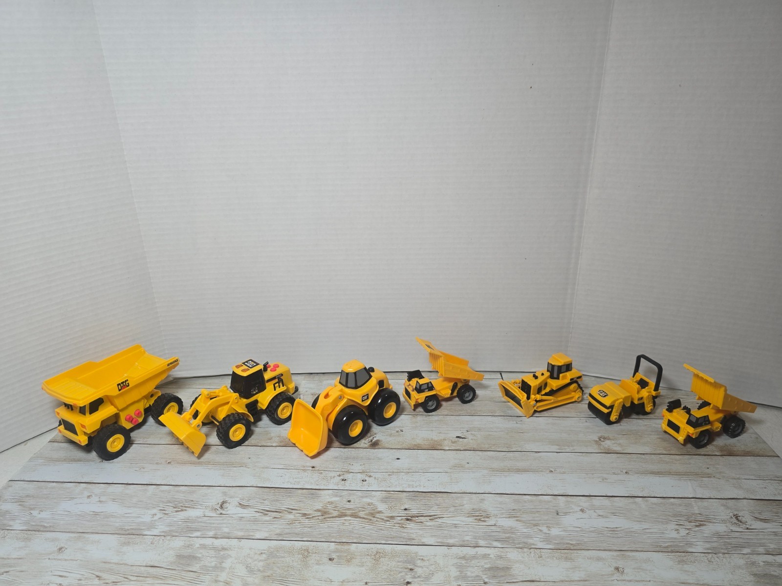 Yellow Cat Caterpillar Dump Truck Loader Sounds Lights Bulldozer Asphalt VIDEO
