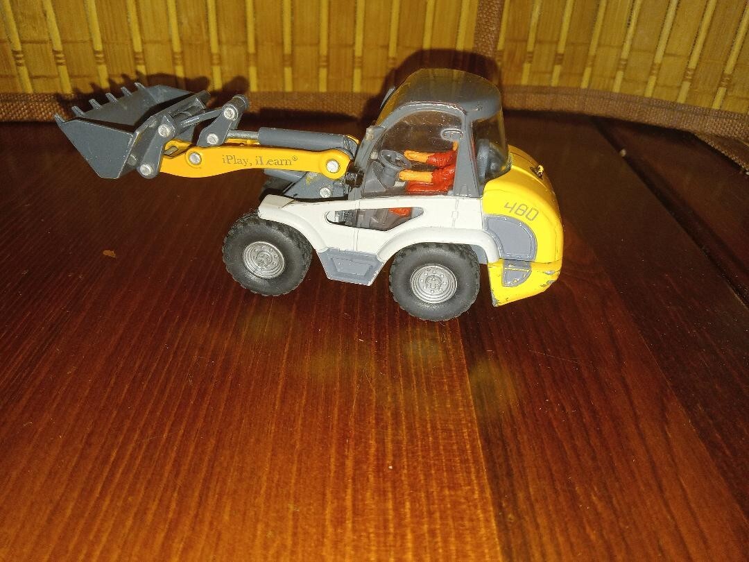 KDW 480 Kaidiwei front end loader with driver Vehicle DieCast Metal