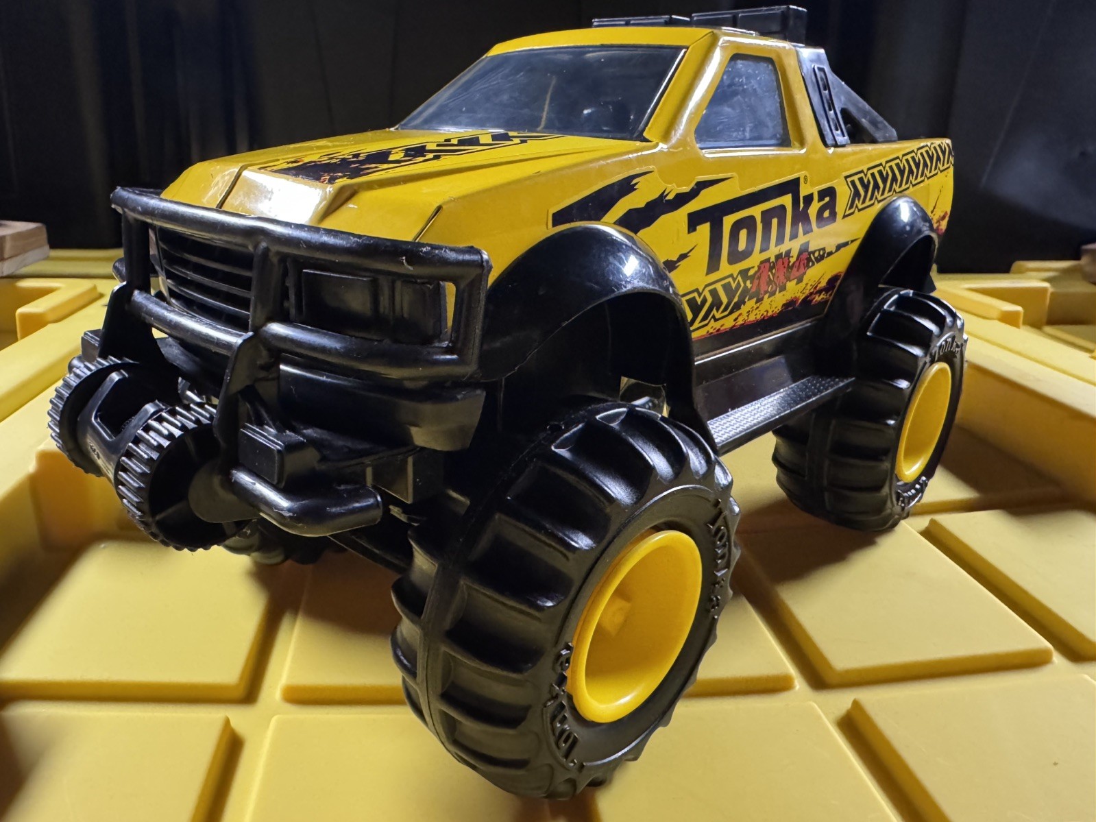 Tonka – Steel Classics – 4×4 Pickup Truck – Yellow and Black