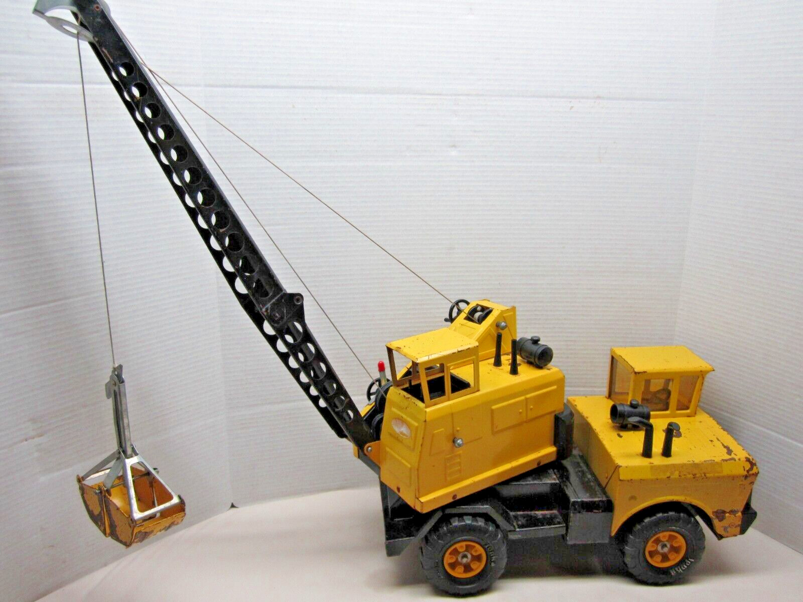 Vintage 1970’s Tonka Mighty Mobile Crane MR970 Metal Steel Truck with Clam