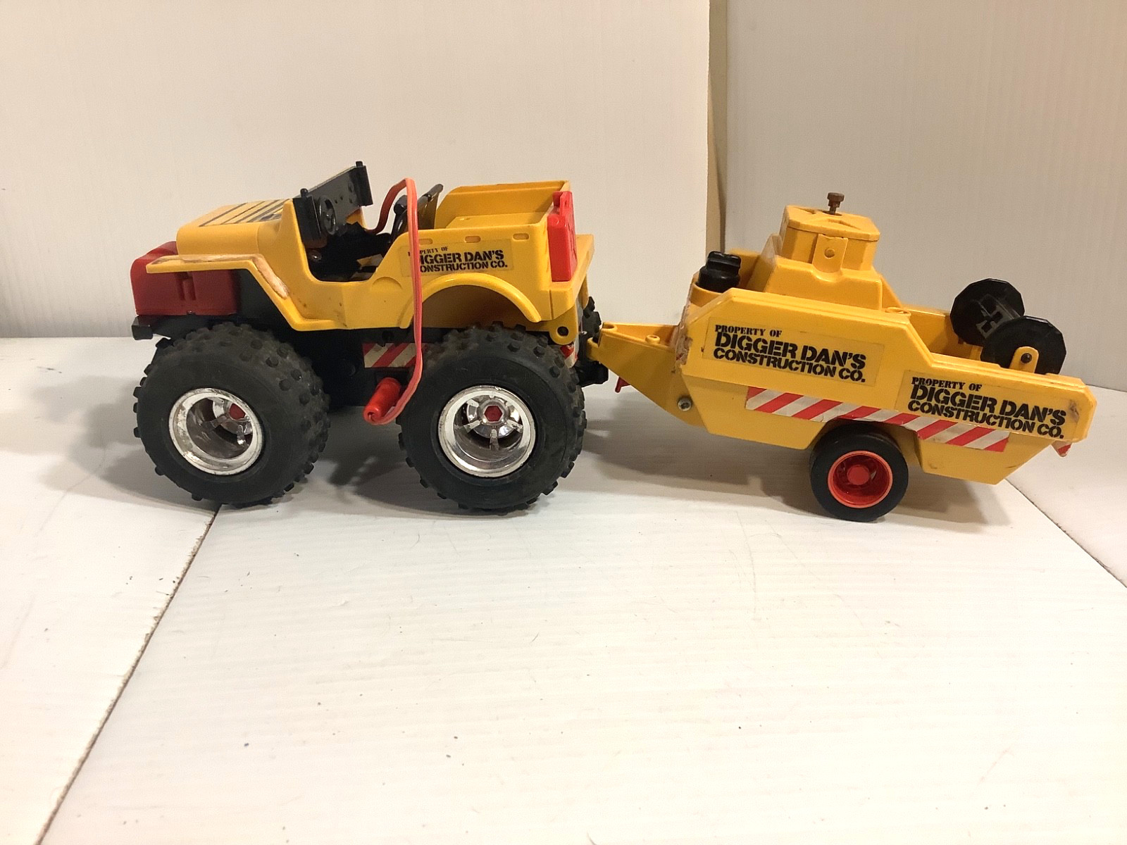 Digger Dan’s Toy Lot: Jeep(NotTested). Ultility Trailer Construction Yellow 4×4