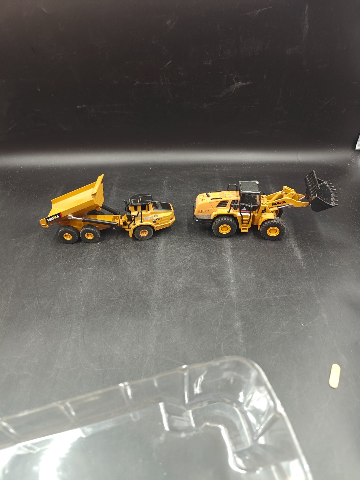 HUINA 1:50 7612 Wheeled Loader and Articulated Dump Truck Diecast MIB