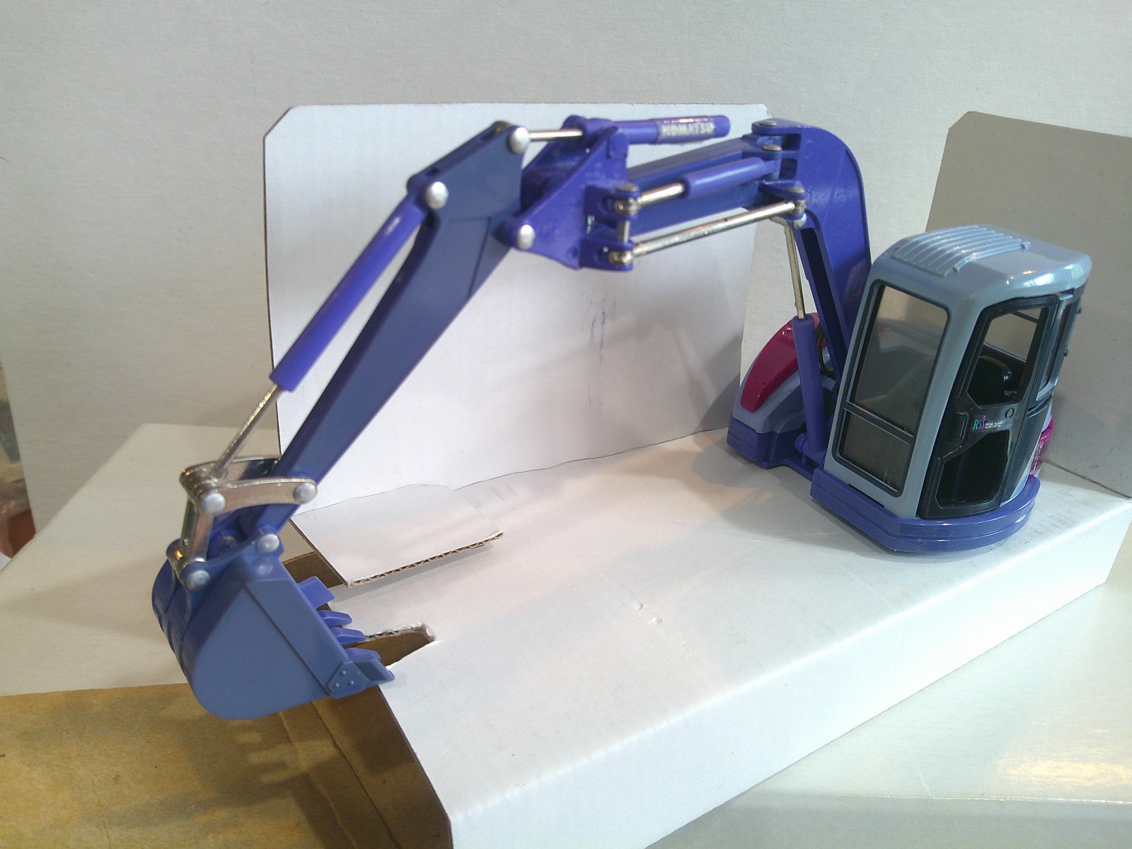 Avance UU Komatsu PC75UU Shovel Purple 1:30 scale Good++ Box