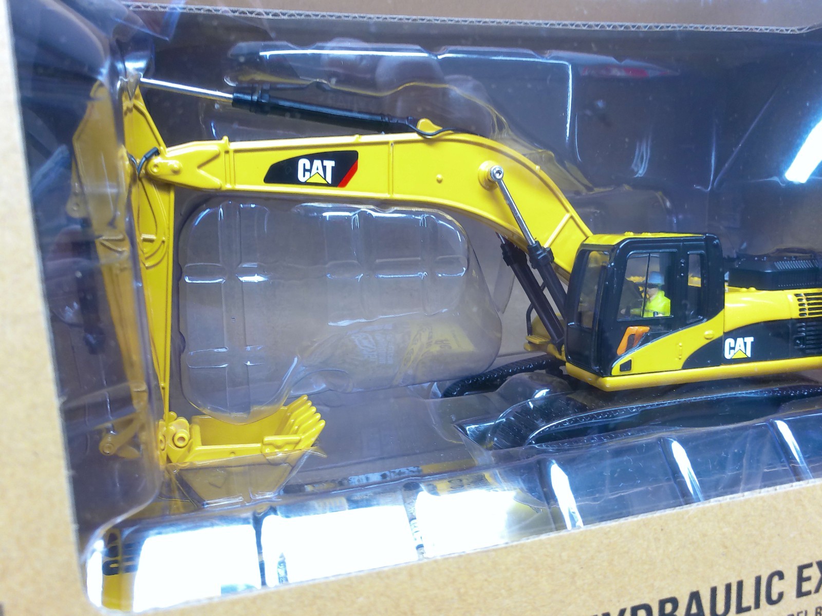 1:50 CAT 330D L Hydraulic Excavator Caterpillar by Diecast Masters #85199 – NOS