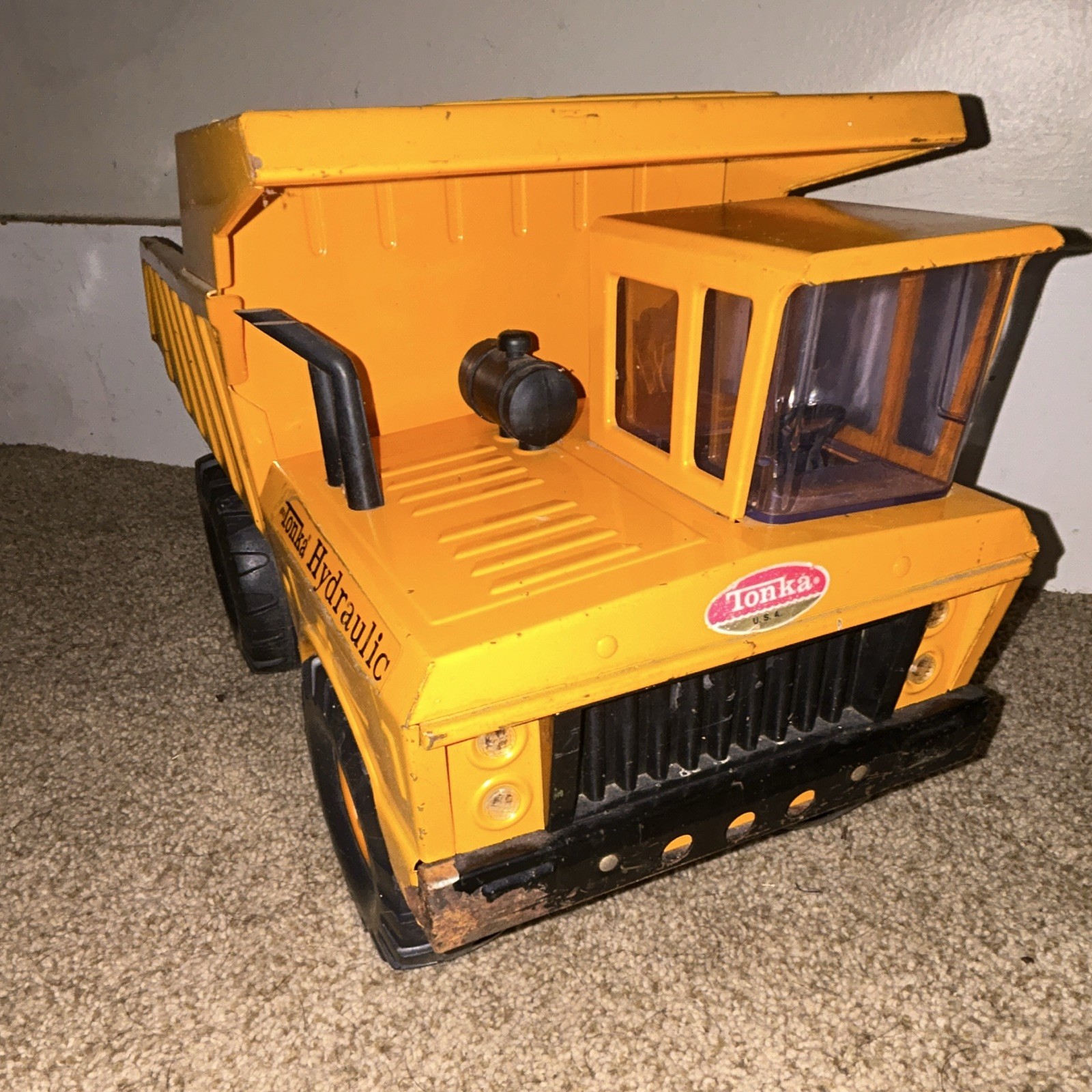 Tonka Yellow/Black Pressed Steel Hydraulic Dump Truck w/ Hydraulic Dump Bed
