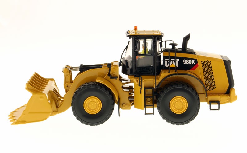 DIECAST MASTERS – CATERPILLAR 980K Wheel Loader for Rock with Ope…