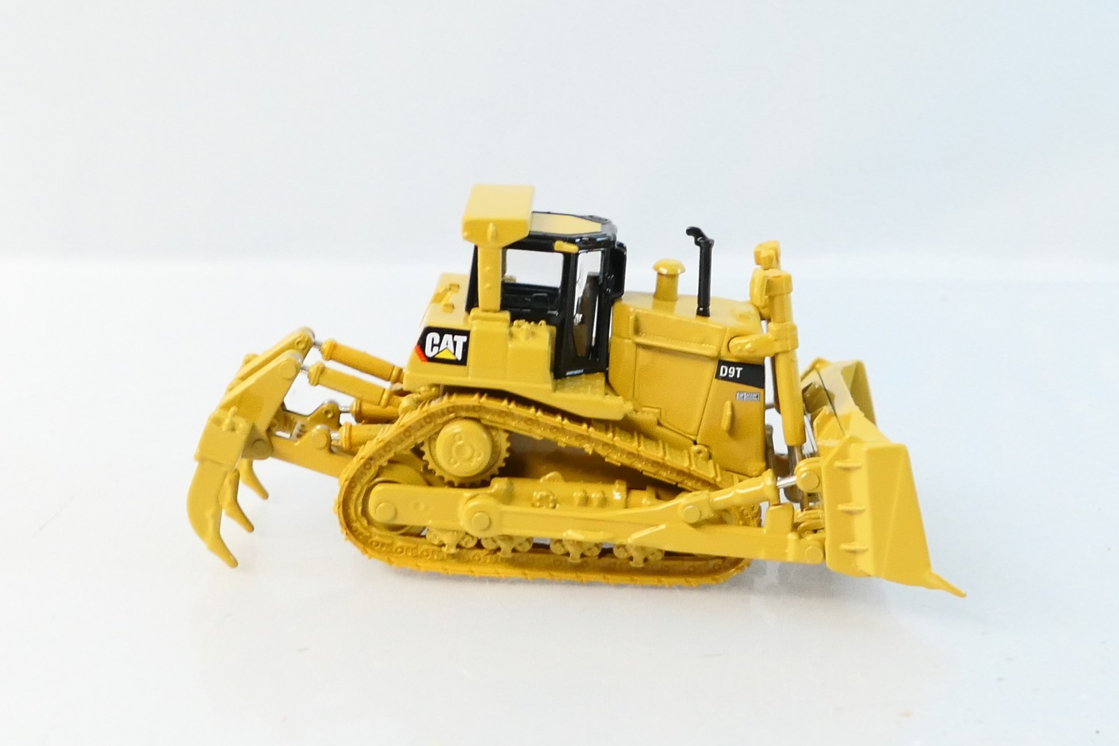 Norset 55209 HO Scale Vehicle D9T Cat Dozer