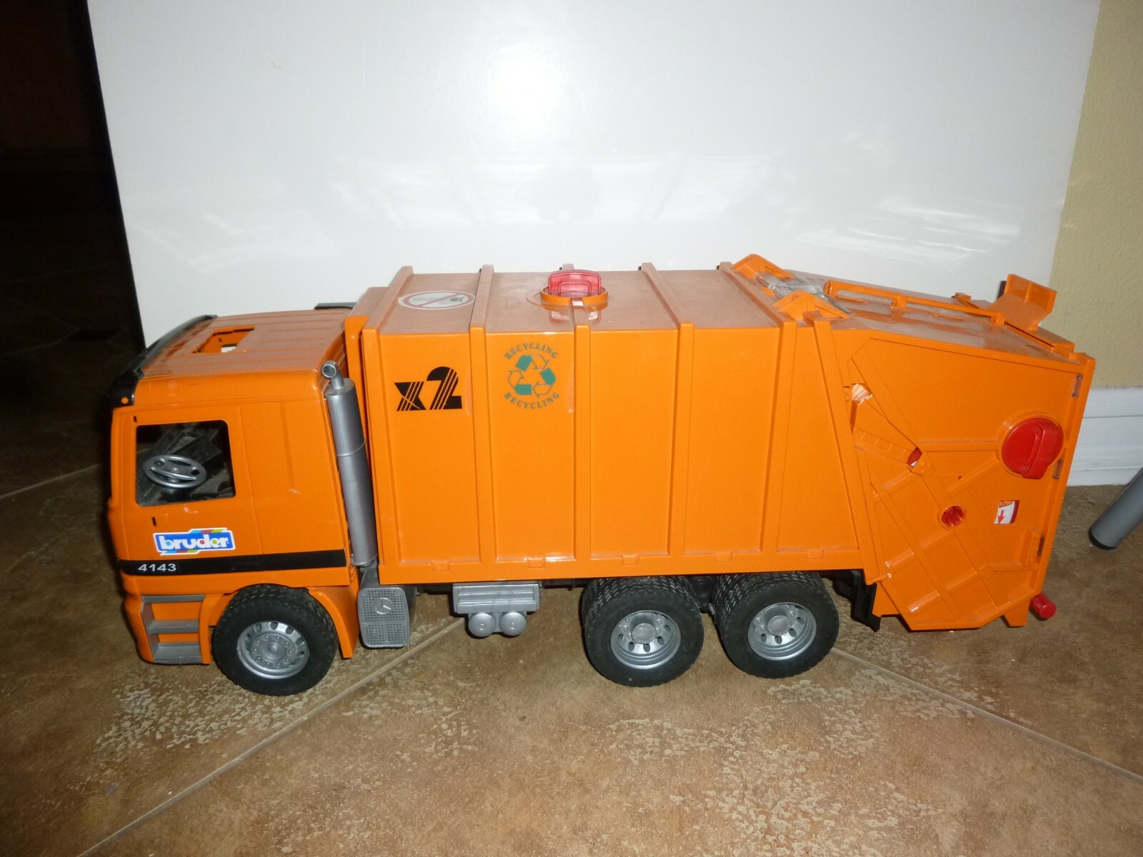 BRUDER MERCEDES BENZ ACTROS 4143 ORANGE RECYCLING TRUCK FÜRTH MADE IN GERMANY