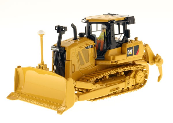 DIECAST MASTERS – CATERPILLAR D7E Ripper Equipped Accompanied Figure…