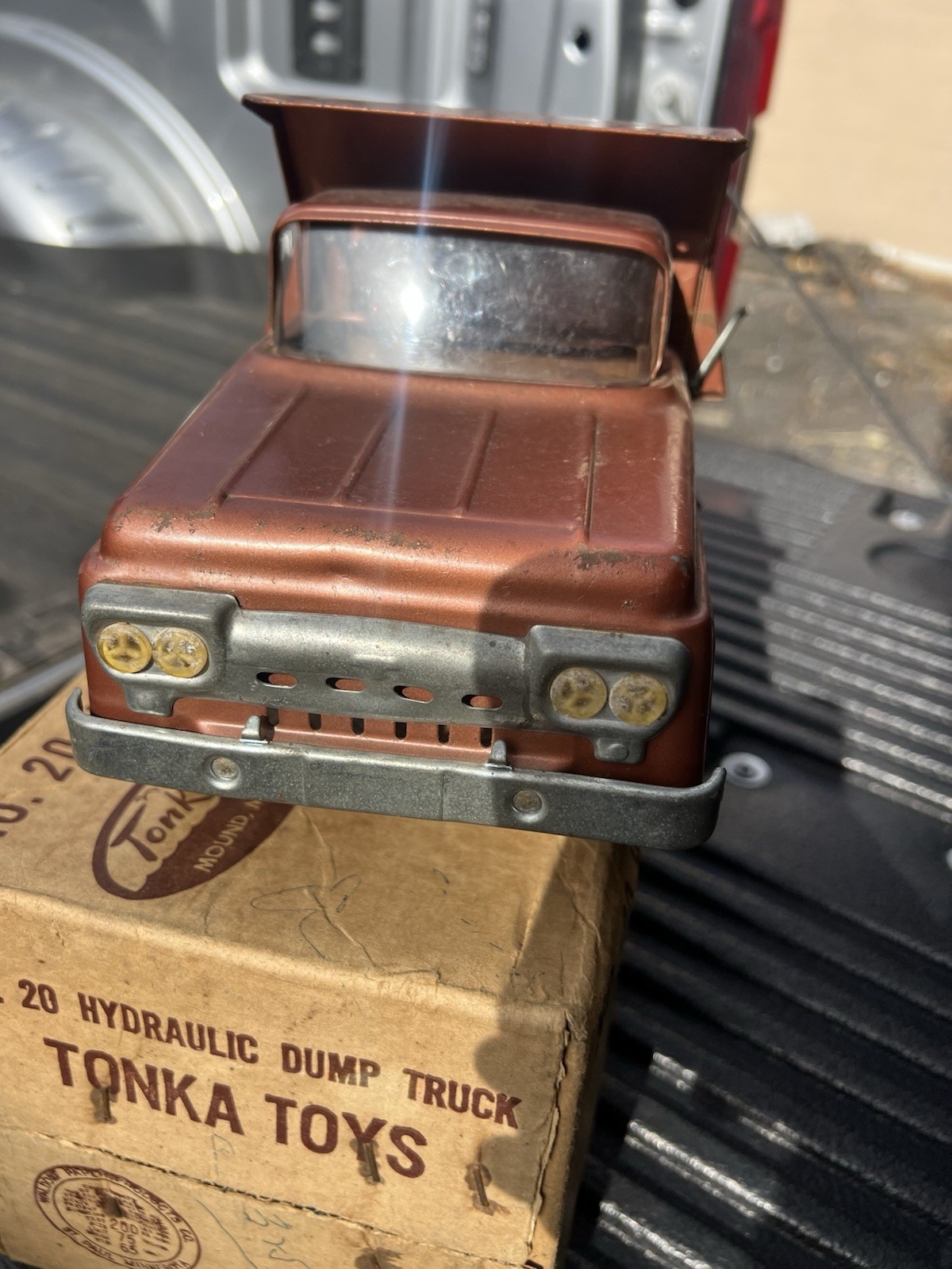 Vintage 1958 Tonka hydraulic dump Truck #20 original condition w play wear & box