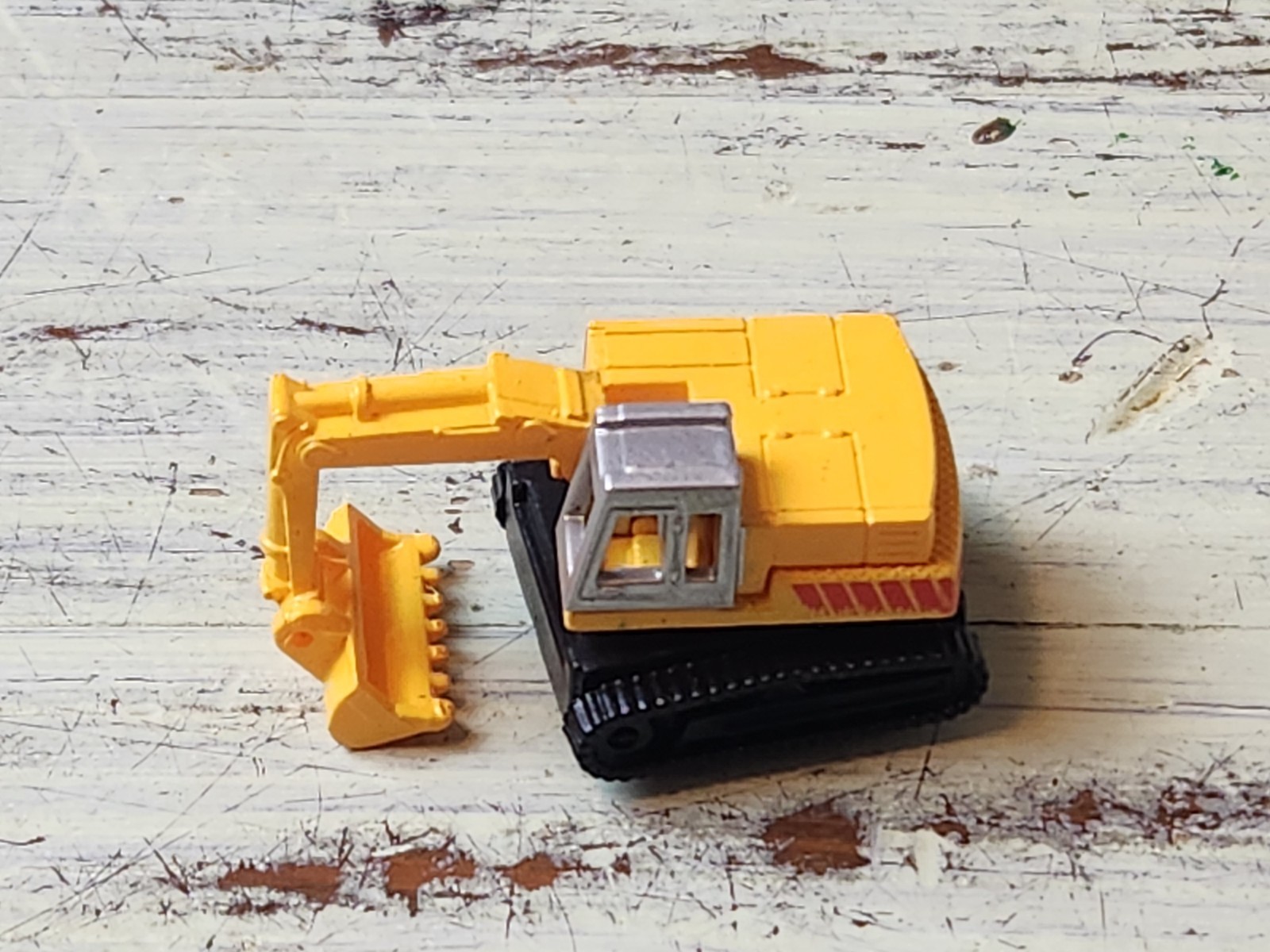 Galoob Mini Construction Excavator Plastic Tracked Vehicle Articulated Arm