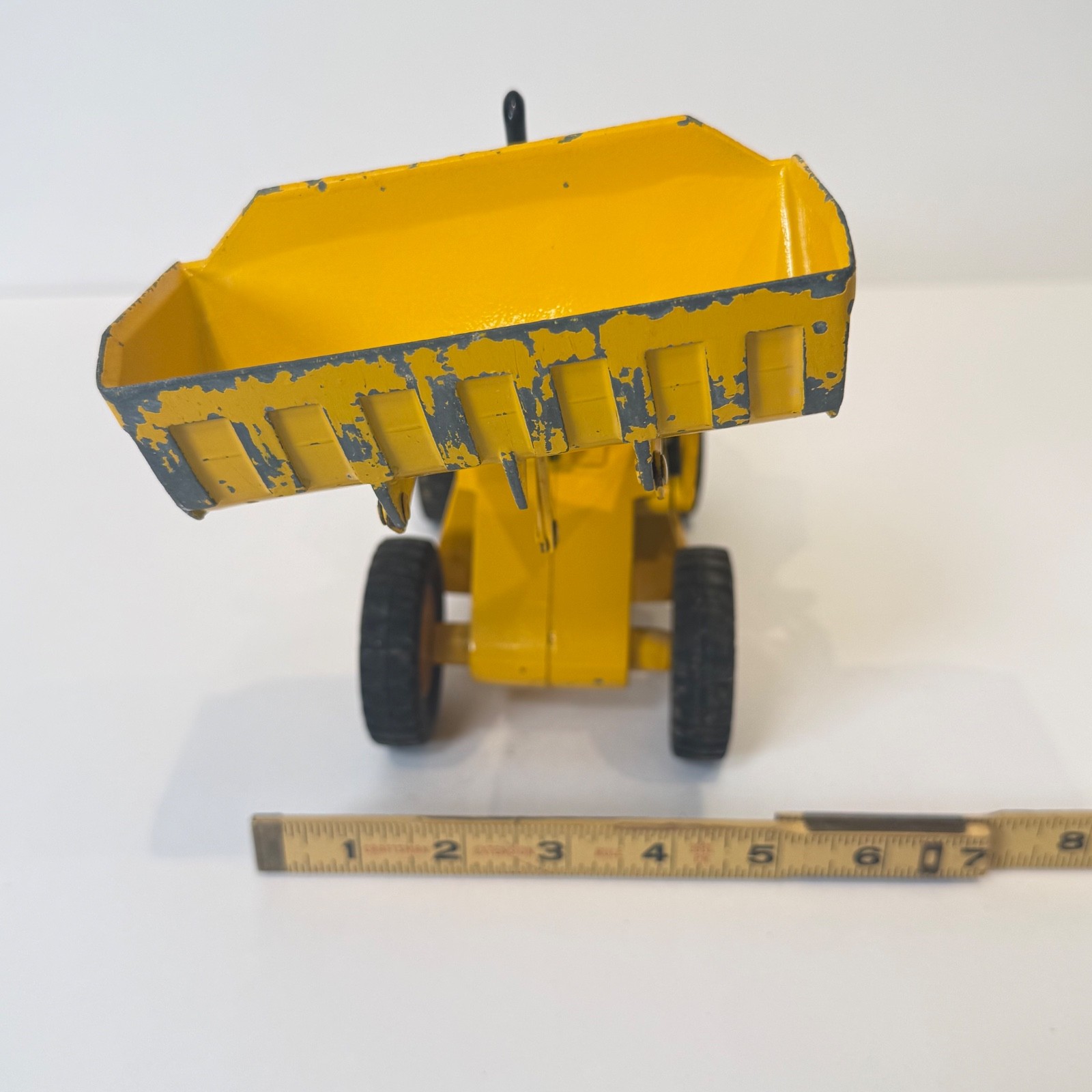 ERTL International Harvester IH Hough Payloader Articulated Bucket Loader 12”