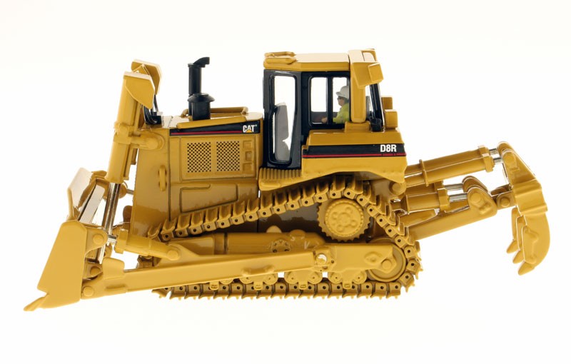 DIECAST MASTERS – CATERPILLAR D8R Ripper Equipped Accompanied Figure…
