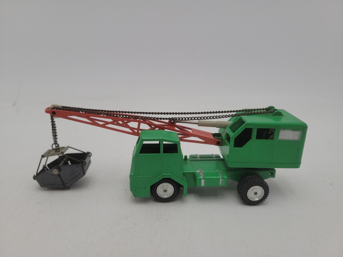 Gama 922 1:50 Scale Green/Orange Clam Bucket Crane Truck W/Moving Arm Die Cast