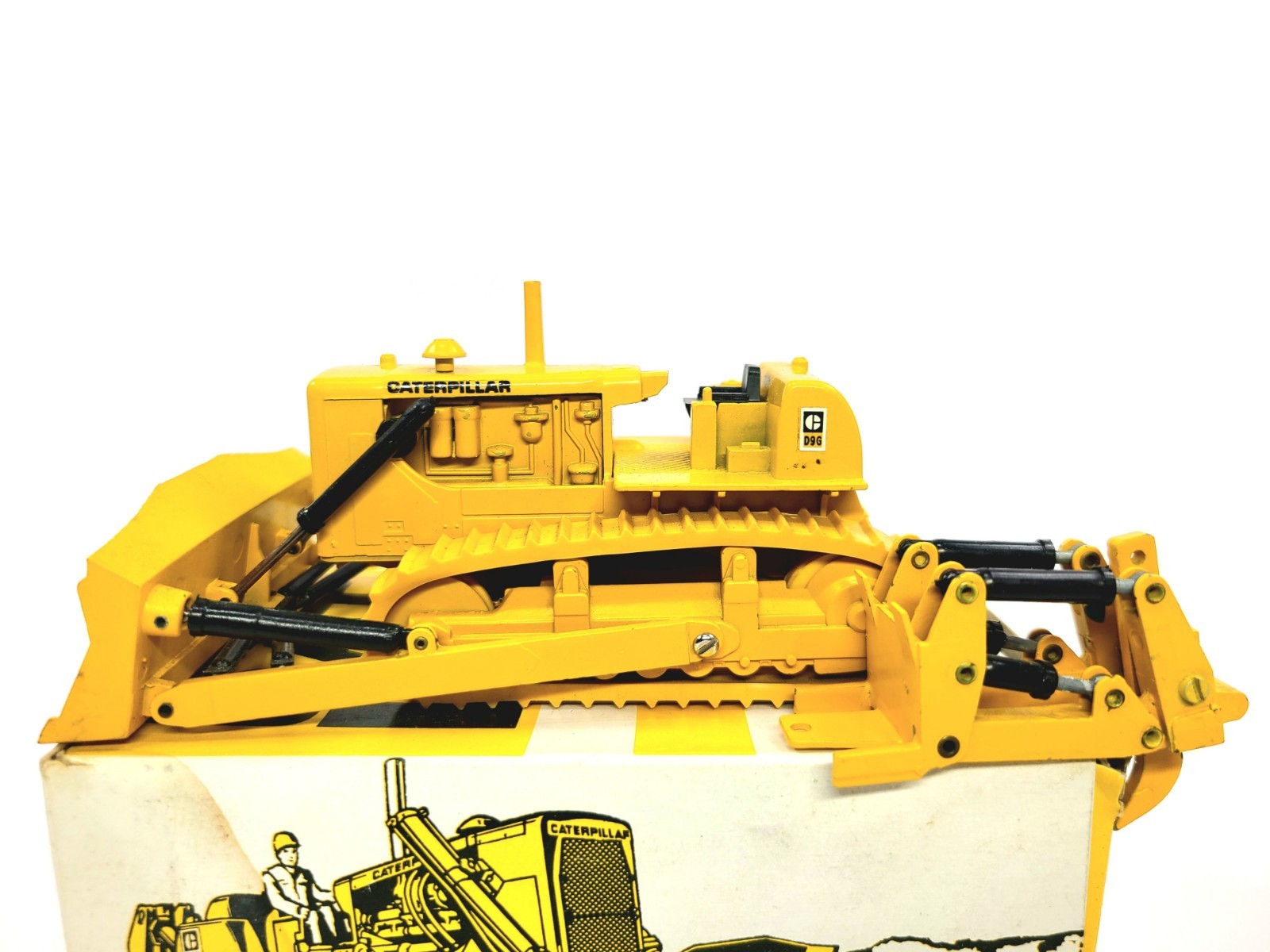 Caterpillar Cat D9 D9G Dozer with Ripper – Conrad 1:50 Scale Model #2871 New