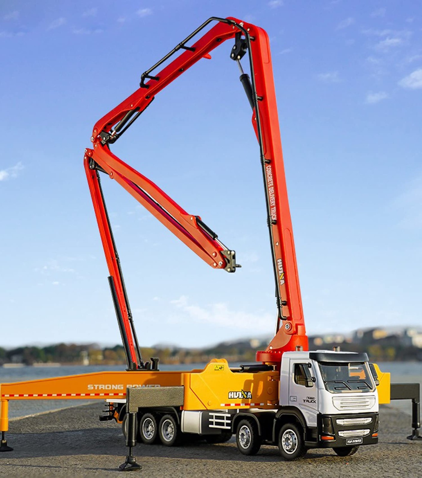Diecast Concrete Pump Truck Toy – 1:50 Scale Construction Vehicle for Kids