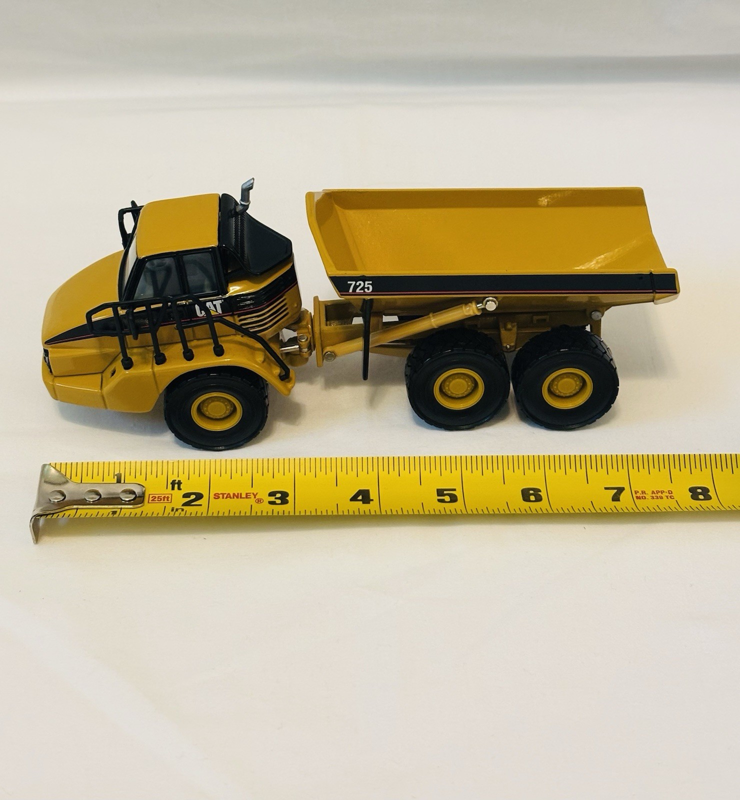 CAT 725 Articulated Dump Truck Diecast Construction Model Yellow/Black