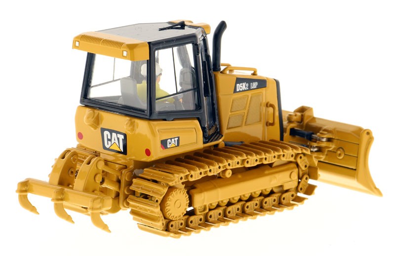 DIECAST MASTERS – CATERPILLAR D5 K2 LGP equipped with acc scarifier…