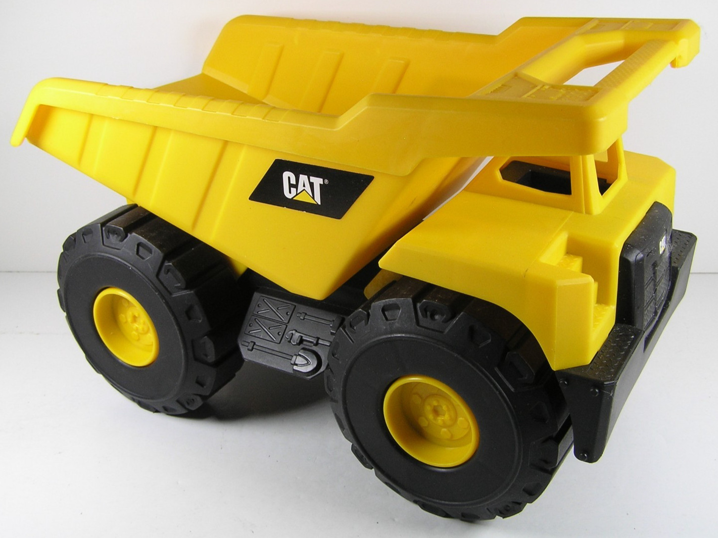 Funrise CAT Yellow Dump Truck Construction Vehicle 10″ Long Plastic Vietnam 2019