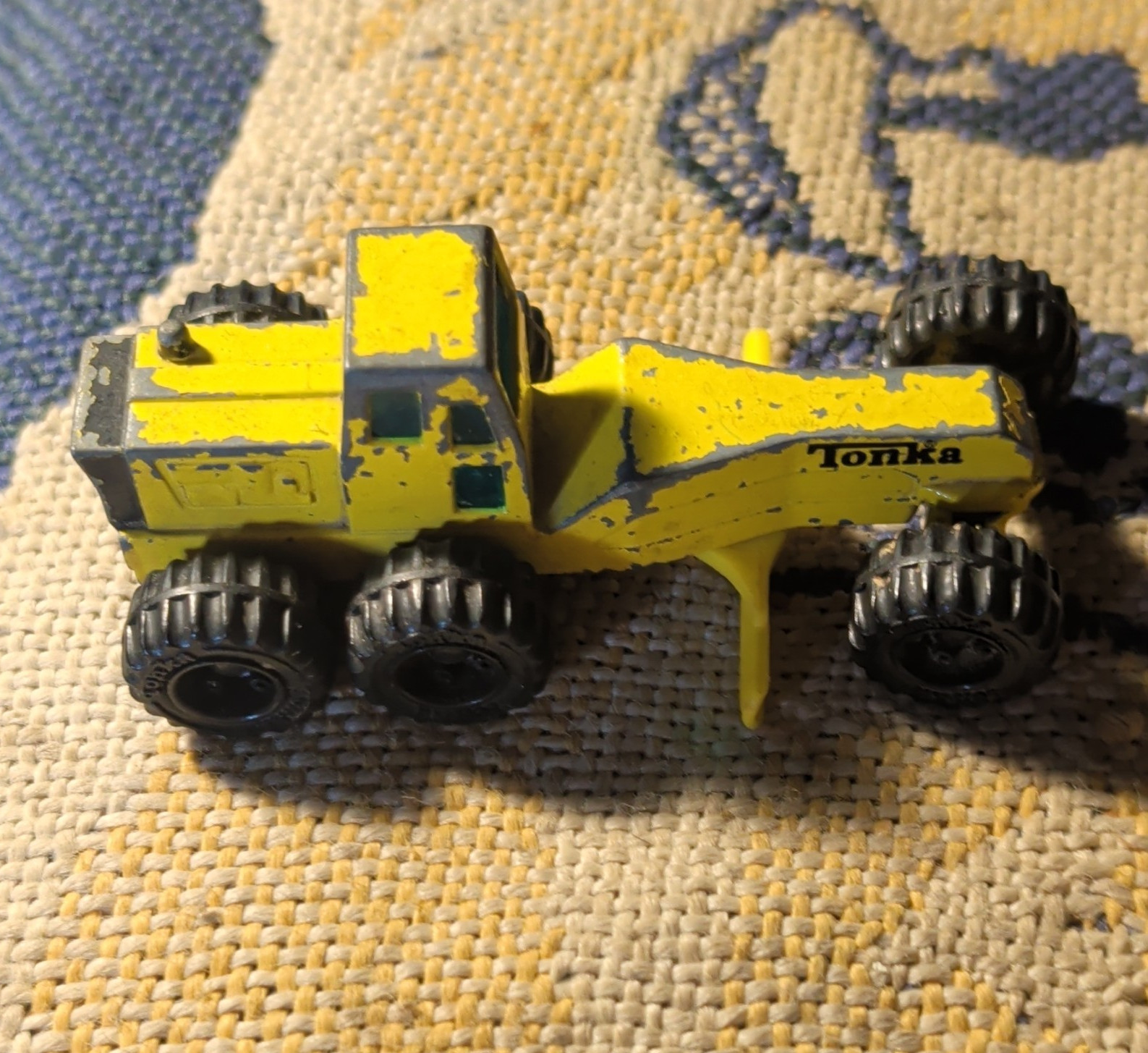 Tonka Grader/Scraper Construction Vehicle 1/64 Diecast Yellow Black 1994