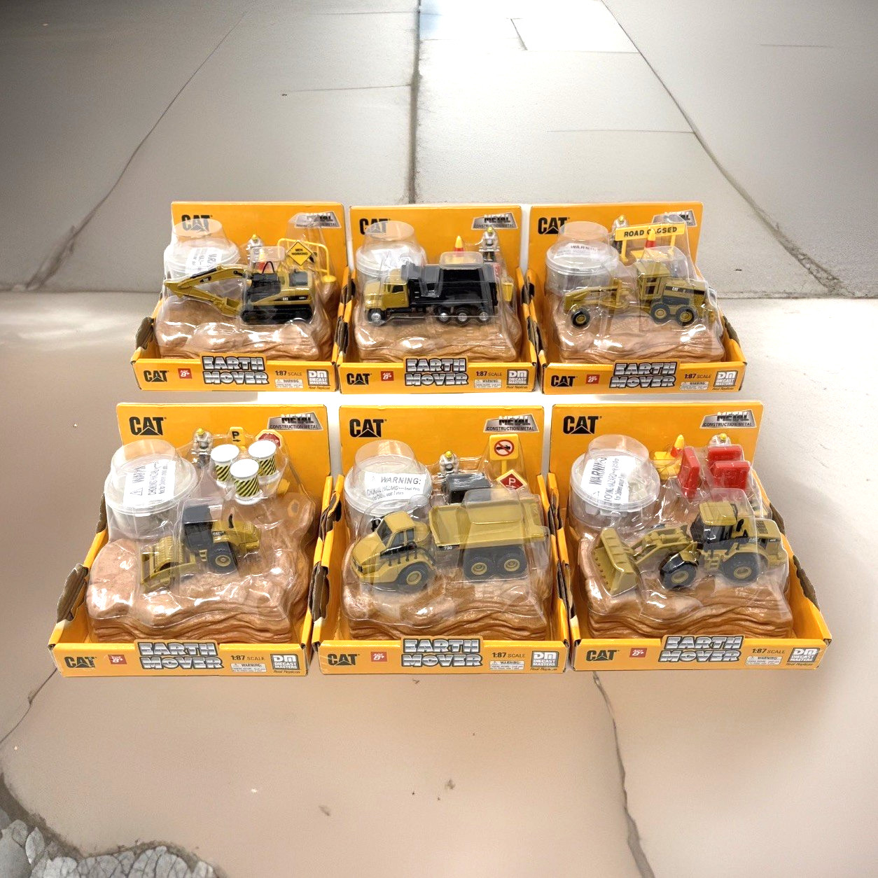 (6) Diecast Masters Caterpillar Diecast Toy Replicas 1:87 Earth Movers HO Scale