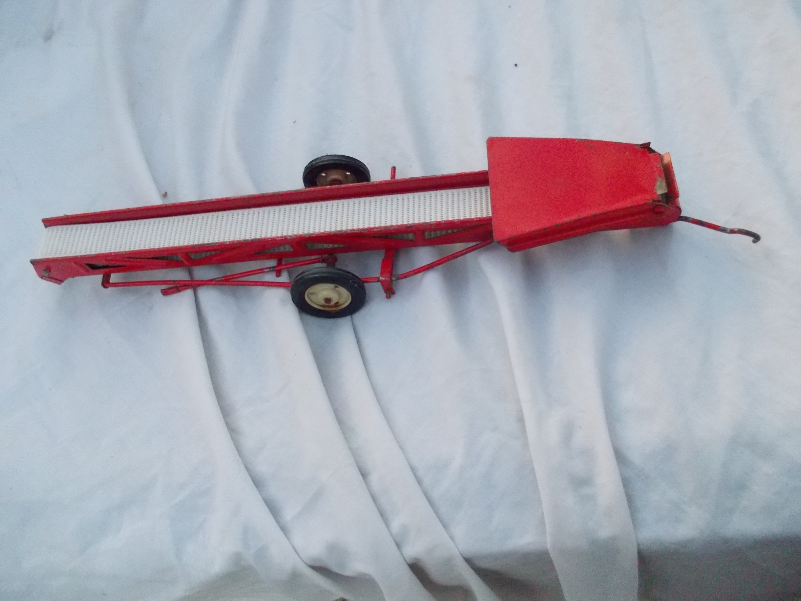 1965 True Tru Scale elevator lift 1/16 scale vintage tin farm toy WORKS NICE ORG