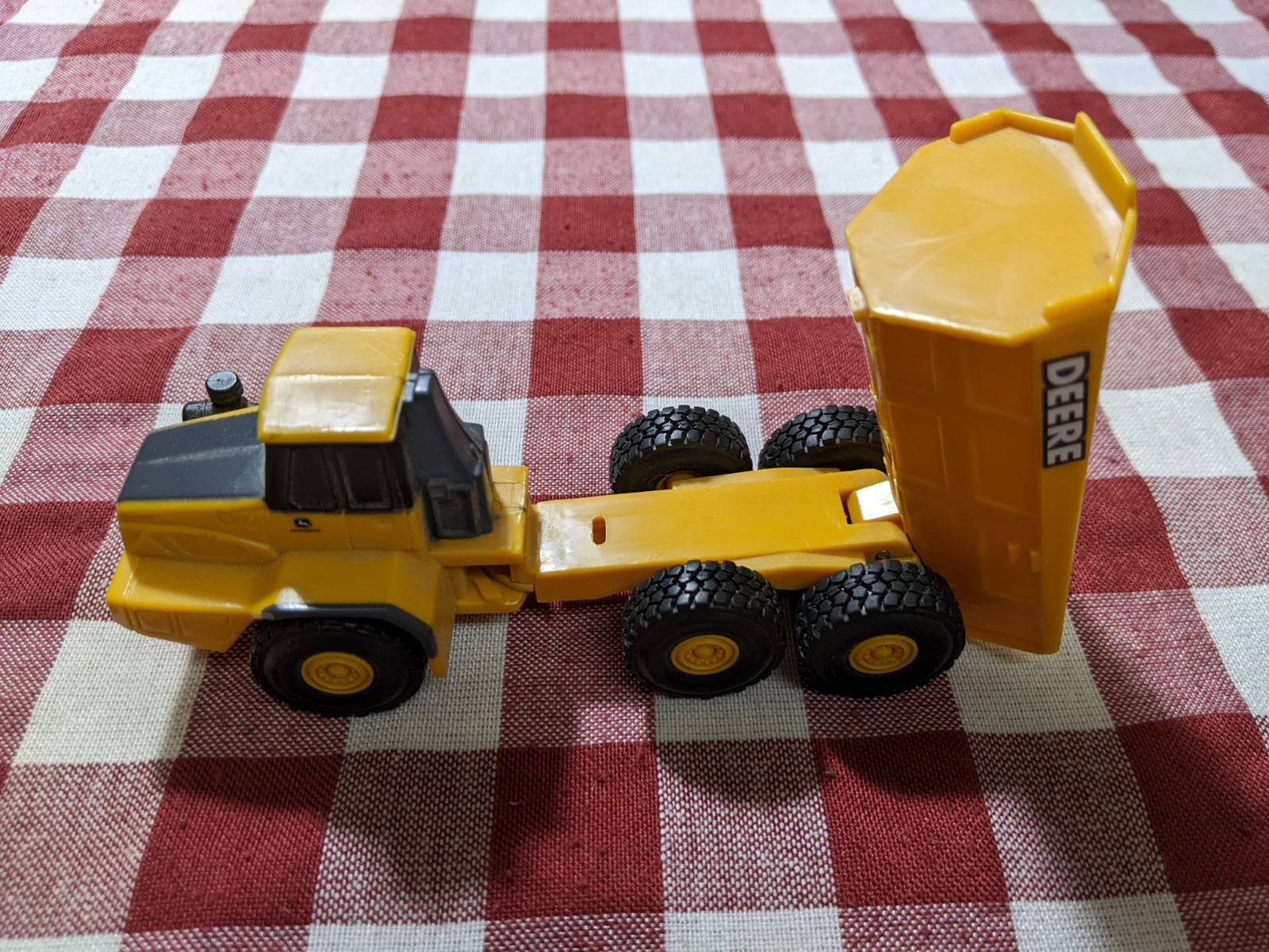 Ertl John Deere Licensed 0620CX00 Dump Truck Vintage Toys Collectors Farm