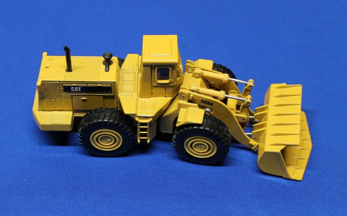 Ertl Cat 988B Die Cast Loader Very Good Condition Measures 8-1/2 inches long