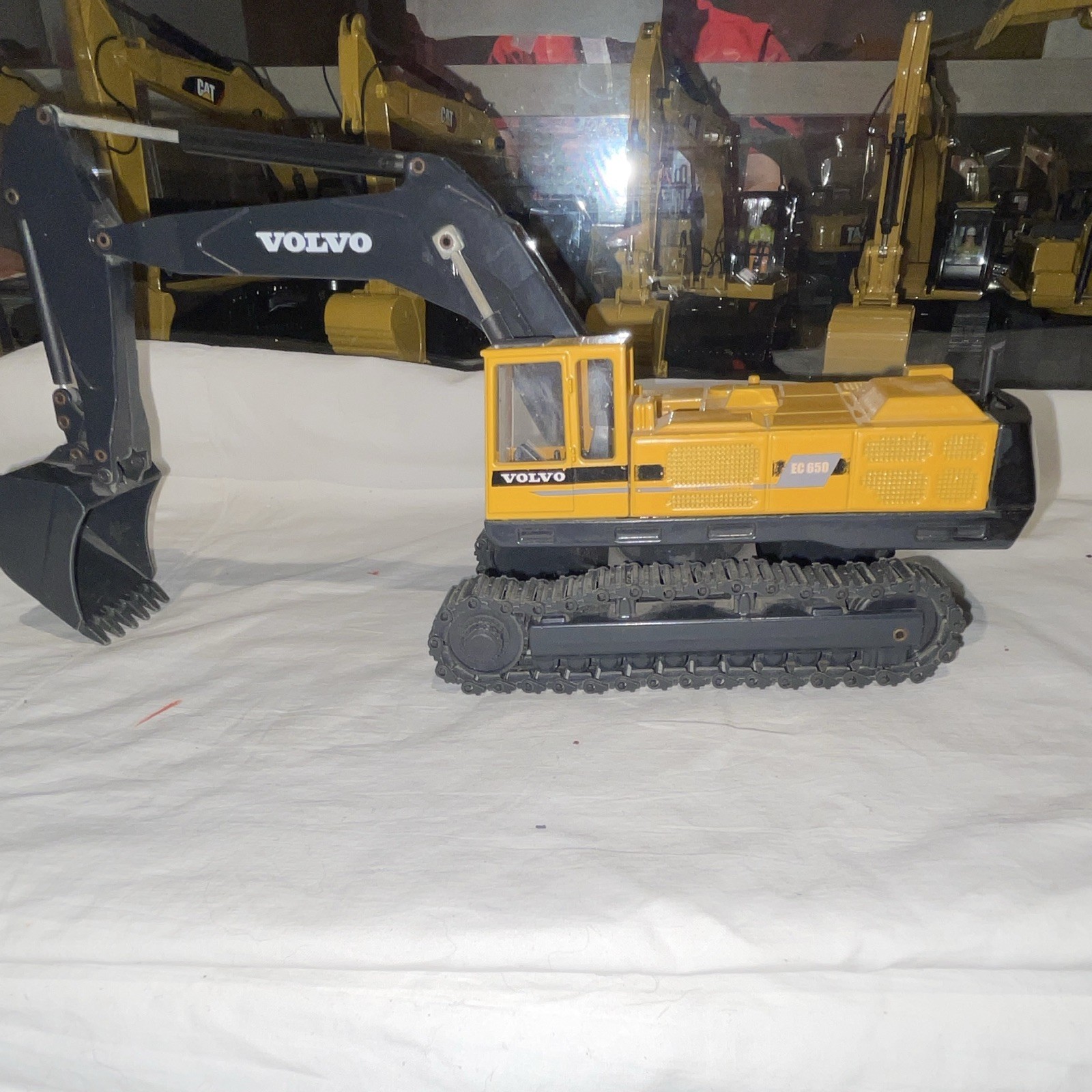 Volvo EC 650 Tracked Excavator Diecast Construction Equipment Model Yellow Gray