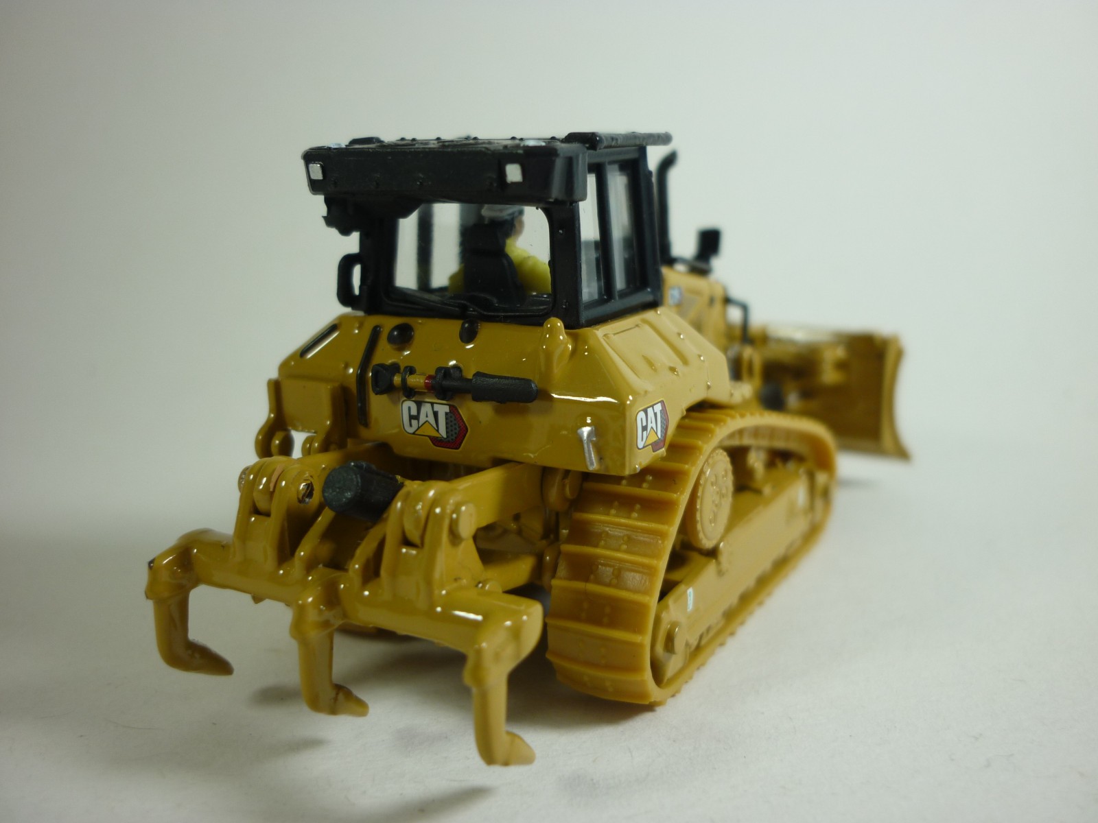Diecast Masters 1:87 Caterpillar D5 Bulldozer Finished Model