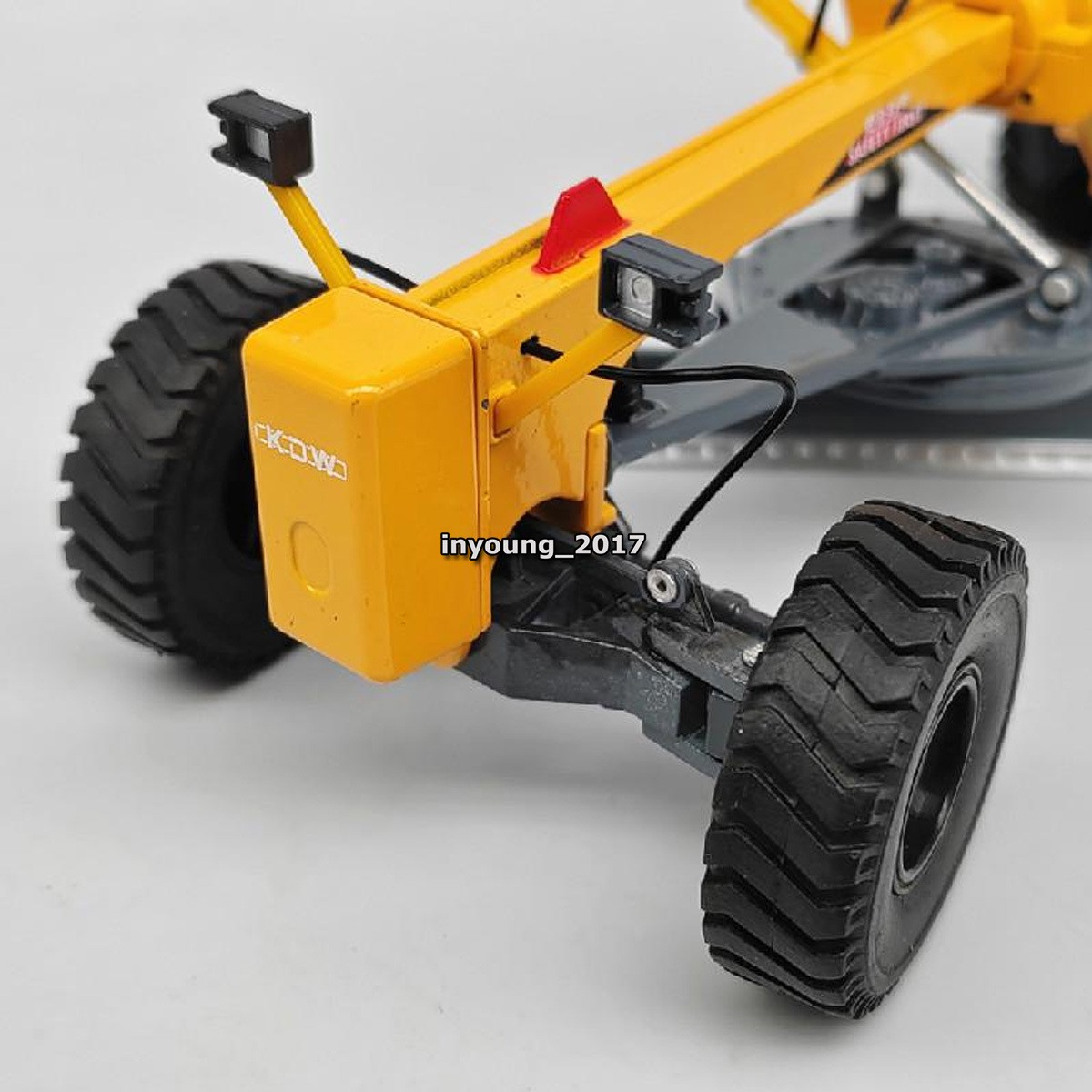 1:35 Grader Truck Toy Diecast Construction Toys Vehicle for Boys Kids Adults