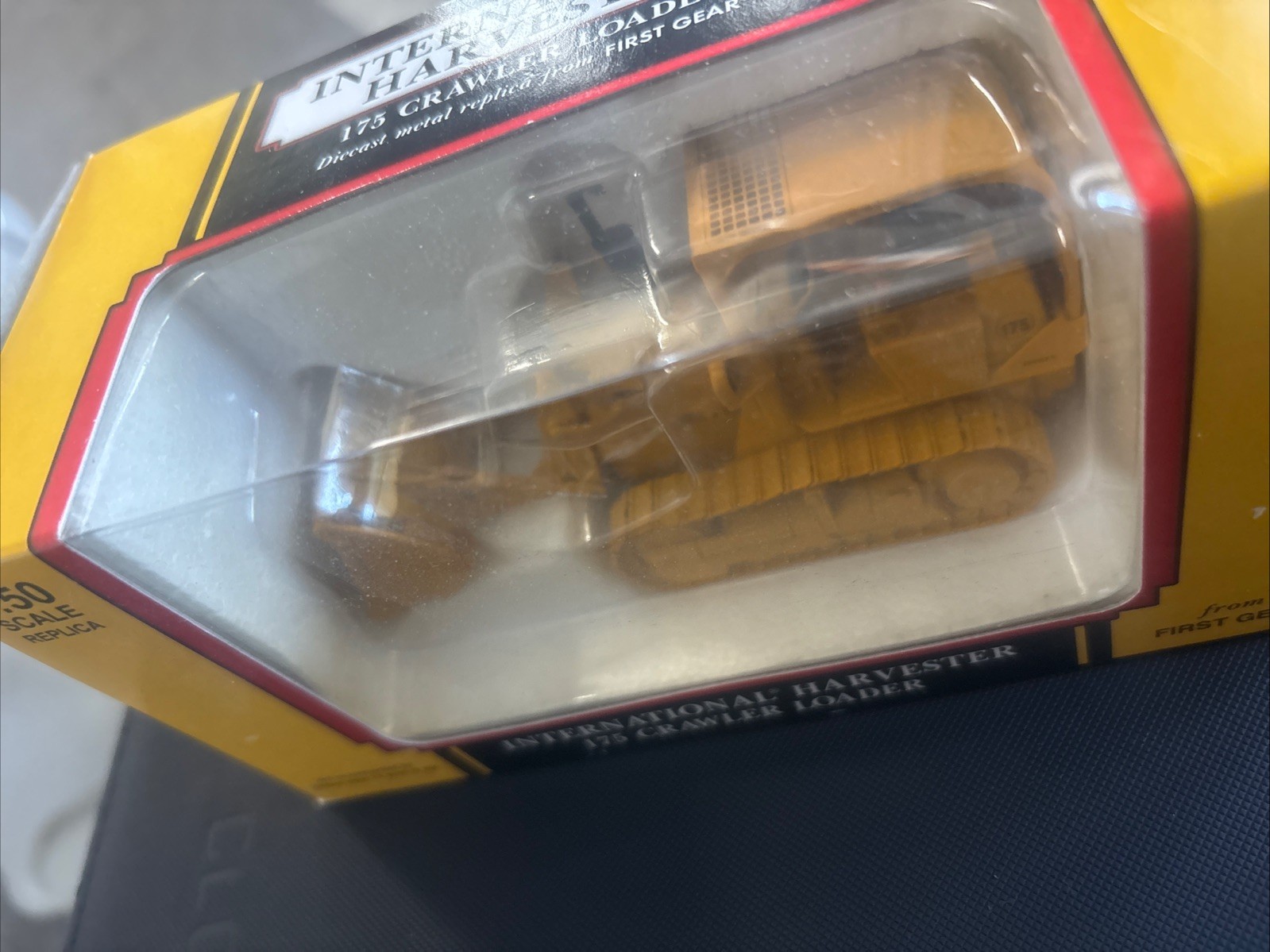 1:50 International Harvester 175 Crawler Loader 50-3058 First Gear