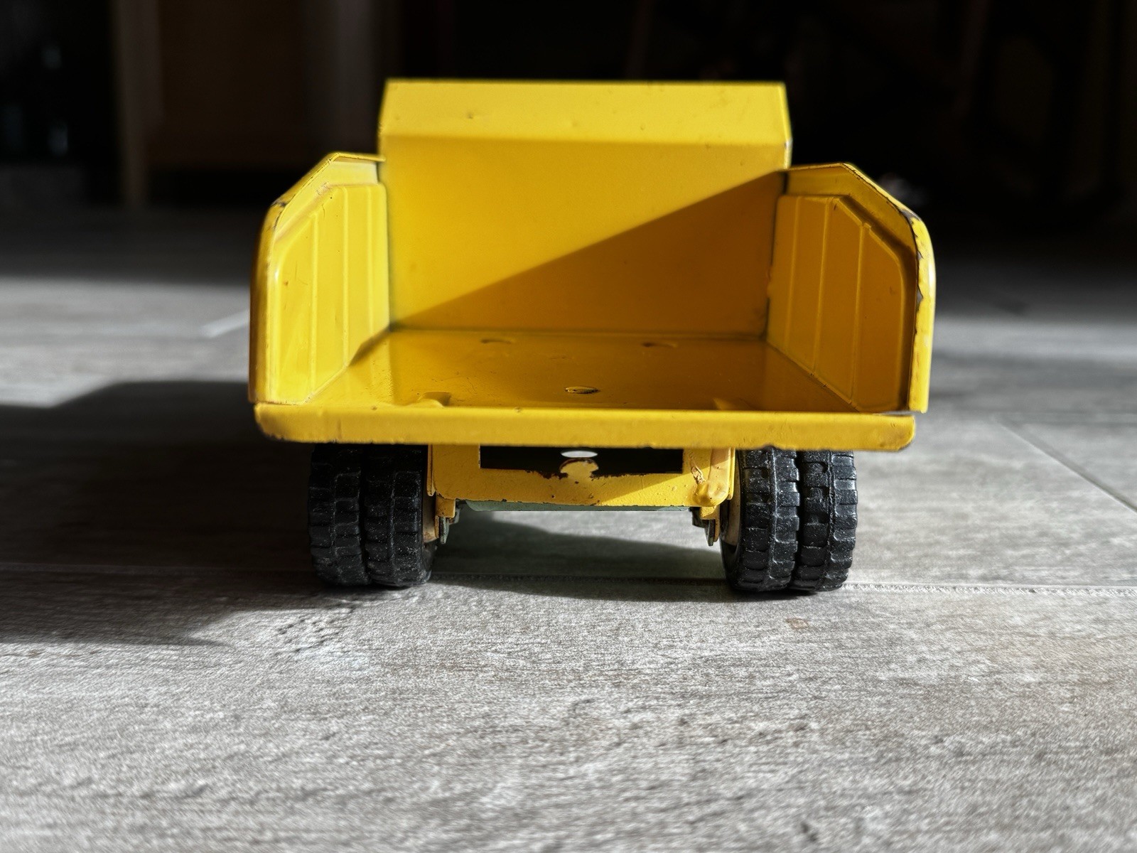 Tonka Vintage Pressed Steel Construction Dump Truck Green Cab Yellow Bed Tilt.