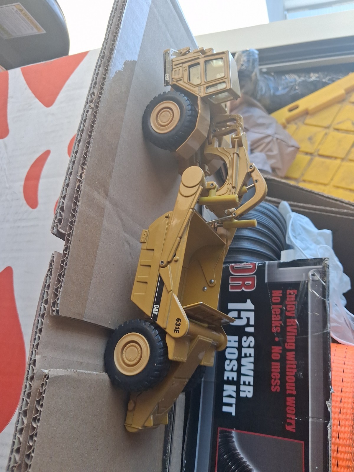 Norscot 1:50 Scale Die-Cast Cat Caterpillar 631E Wheel Tractor Scraper