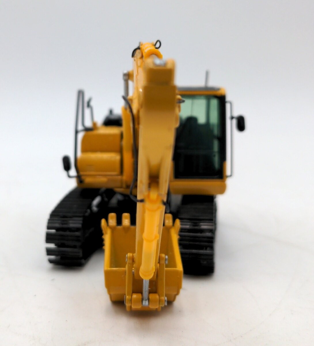 NZG 632 1:50 Scale Diecast PC200-8 Komat’su Excavator NIB