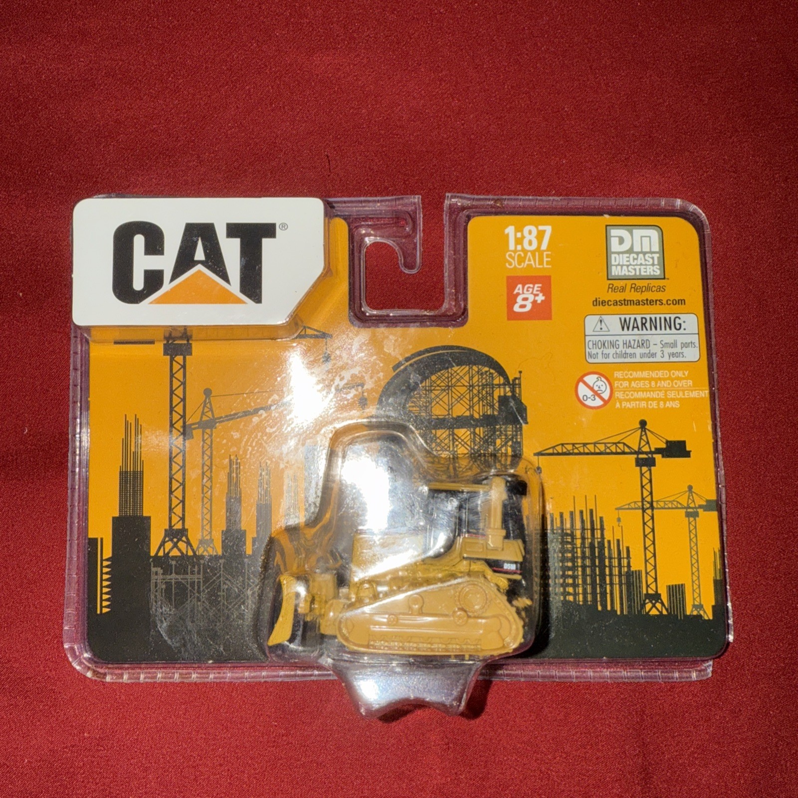 HO 1:87 Diecast Masters 84401 Cat D5M Track-Type Dozer