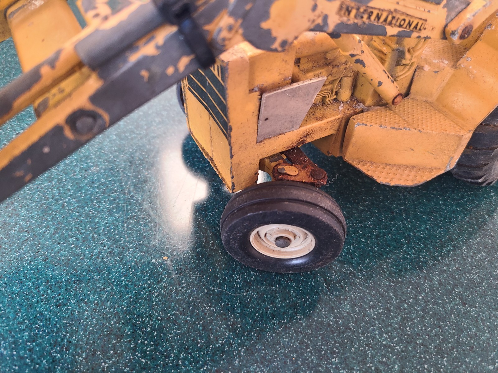 Vintage ERTL 2676 Yellow International Harvester #472 Backhoe Loader ~20” Metal