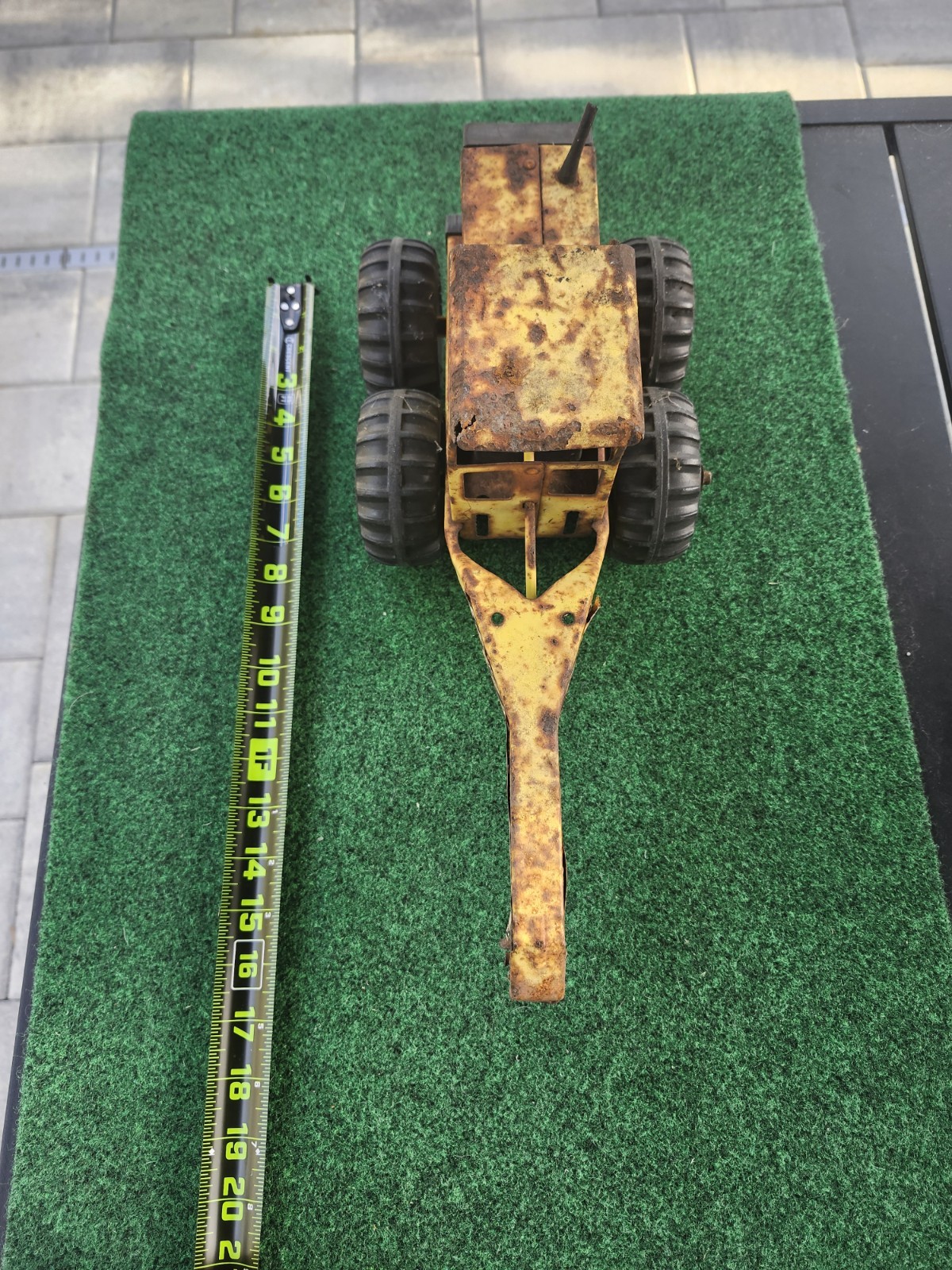 Tonka Grader Model 2510 missing blade and front end.