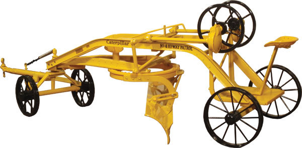 Caterpillar No.4 Hi-Way Patrol Grader “BLACK WHEELS” 1/16 – Spec Cast #CUST1163