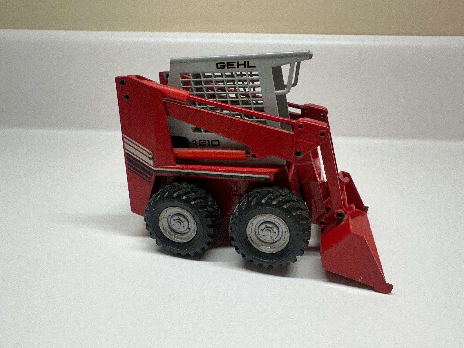 NZG Gehl 4610 Skid Steer Loader 1:25 & Caterpillar 428 backhoe loader 1:50