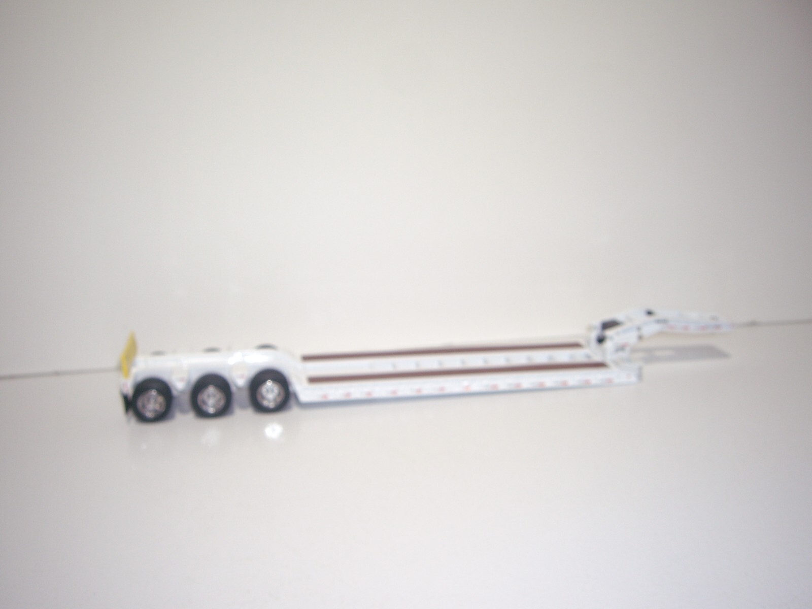 DIECAST MASTERS 1/50 WHITE TRI-AXLE KW T880&TRI-AXLE LOWBOY SAME AS FIRST GEAR