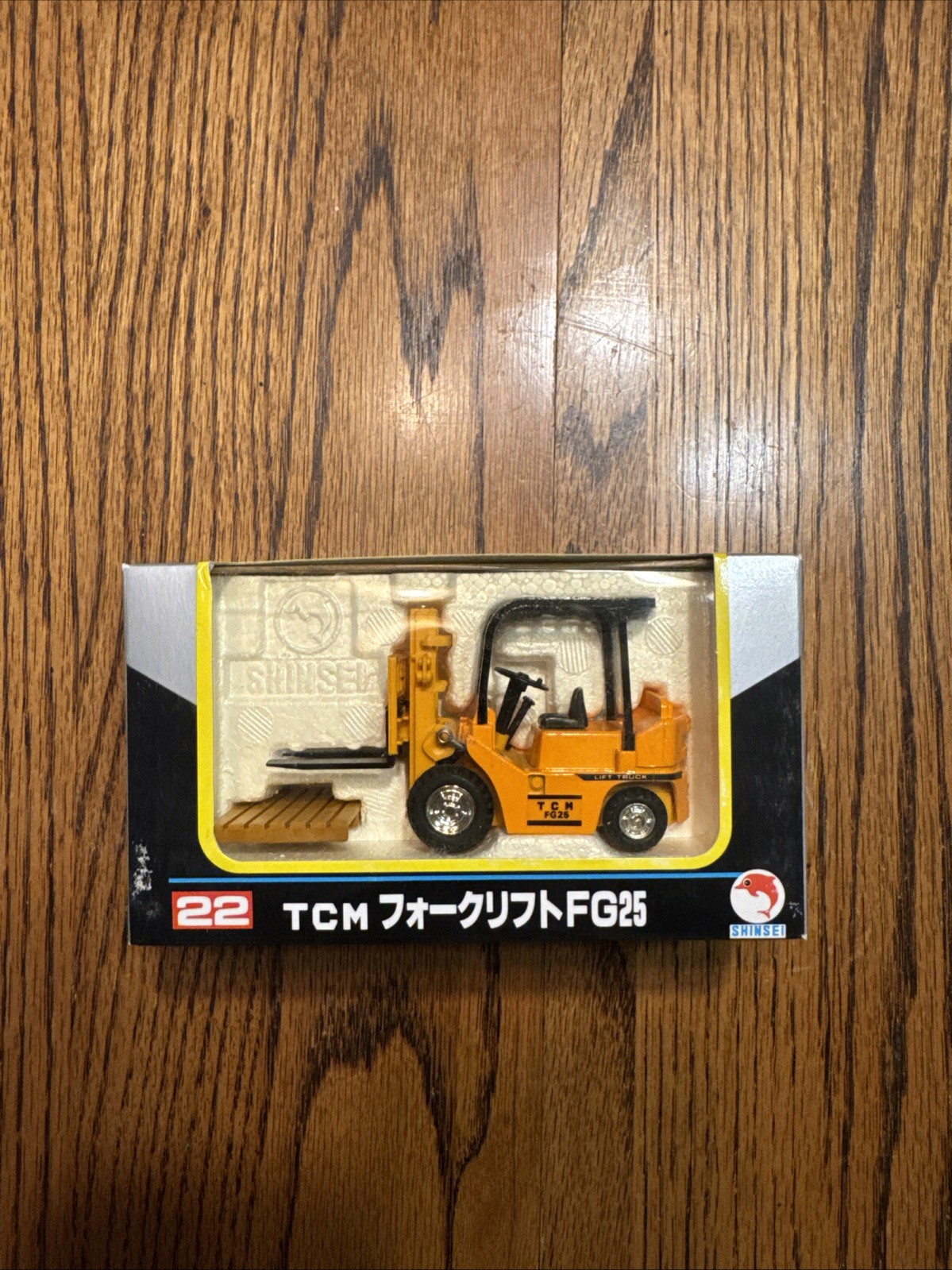 TCM 22 FG25 Shinsei Mini Power Lift Truck 1/50