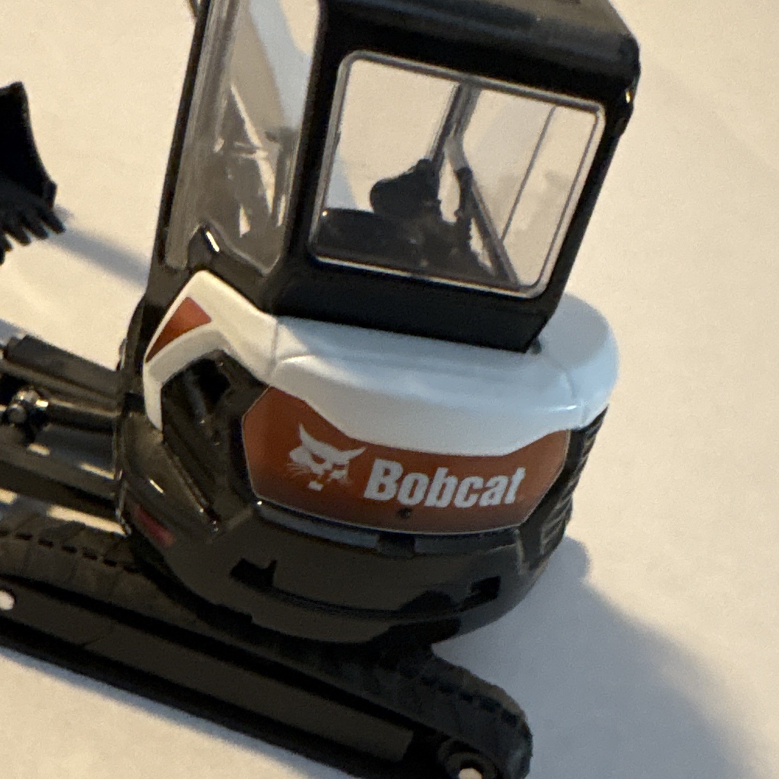 Bobcat E35 1:25 Diecast Metal Mini Excavator Model, White/Black Rubber Tracks
