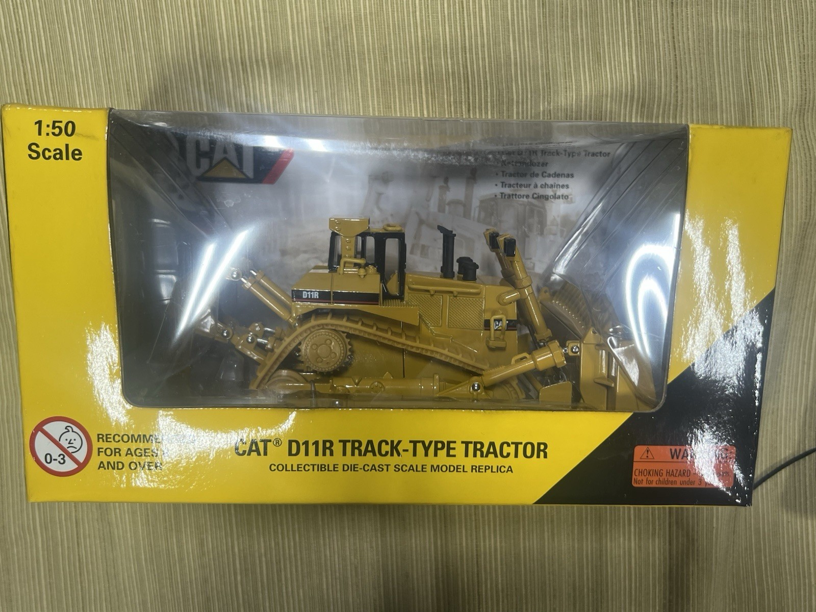 Norscot 55025 CAT D11R Track-Type Tractor 1:50 Scale Diecast, New in box