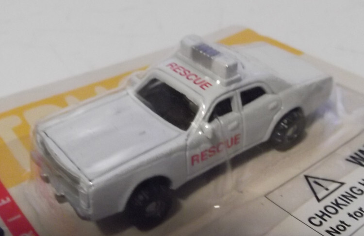Smart Toys * HO gauge * 1/87 scale * Rescue Car & 4 Rescue Workers