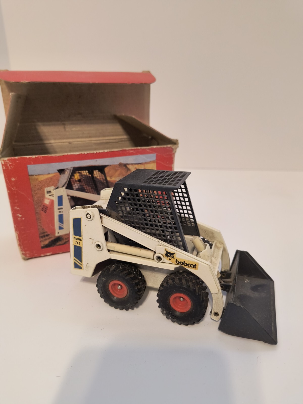 Bobcat 741 Blue Skid Loader – Gama 1/19 Scale