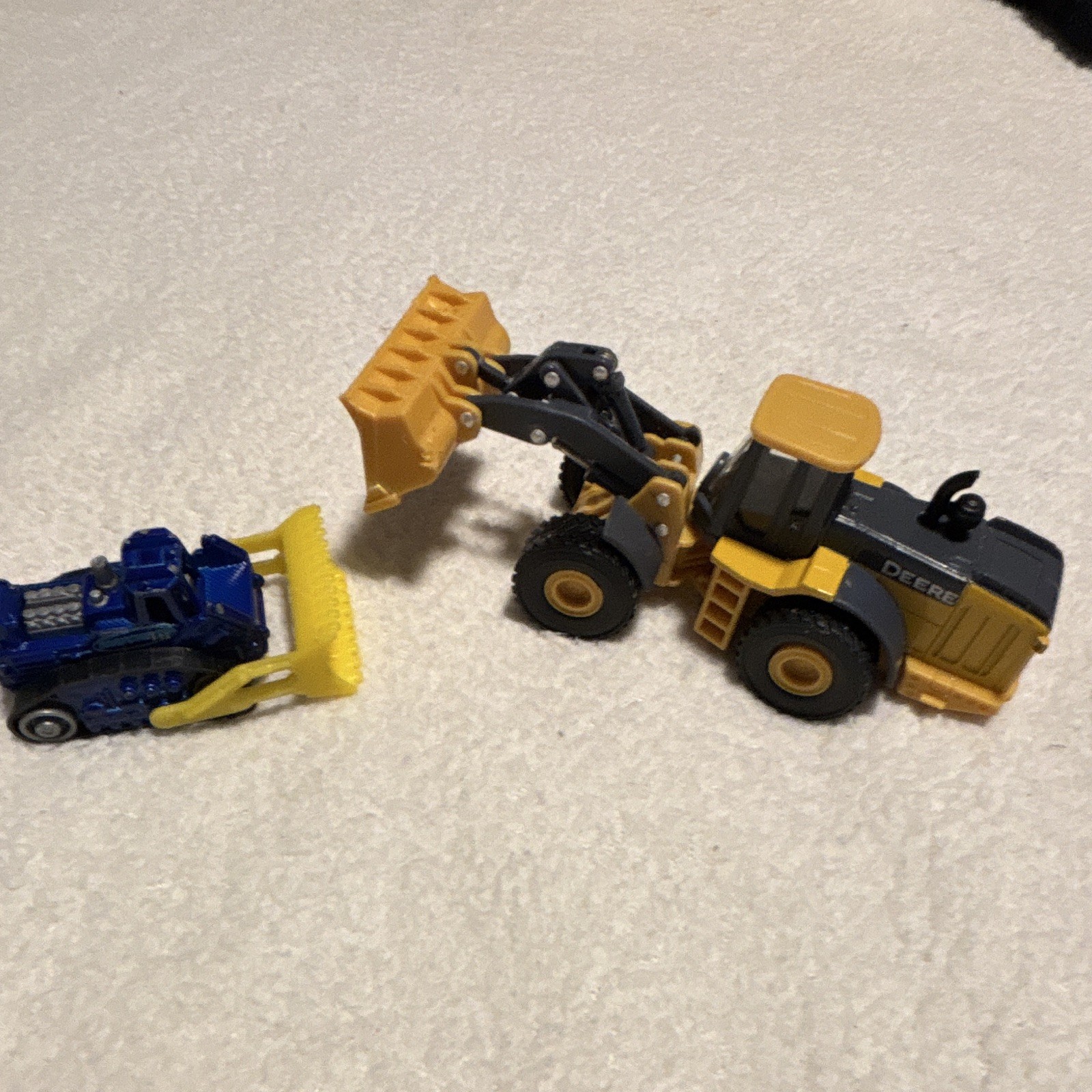 ERTL John Deere Tomy Wheel Loader 1:64 Diecast & matchbox bulldozer